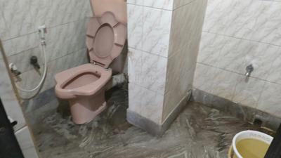 Bathroom Image of 750 Sq.ft 2 BHK Apartment / Flat for rent in Dum Dum Park Kolkata for Rs. 11000