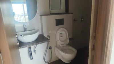 Bathroom Image of 786 Sq.ft 2 BHK Apartment / Flat for sale in Shapoorji Pallonji BKC 28, Bandra East Mumbai for Rs. 26000000