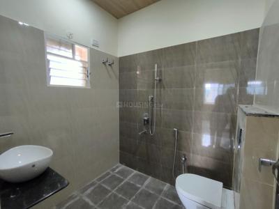 Bathroom Image of 1500 Sq.ft 1 BHK Independent House for rent in Manish Nagar Nagpur for Rs. 20000