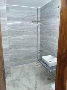 Bathroom Image of 2925 Sq.ft 4 BHK Builder Floor for rent in Mukherjee Nagar New Delhi for Rs. 95000