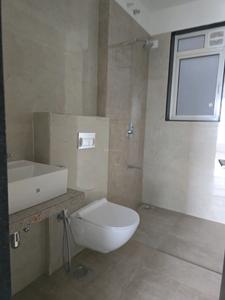 Common Bathroom Image of 950 Sq.ft 2.5 BHK Apartment / Flat for rent in Vaastu Omkar, Vile Parle East Mumbai for Rs. 90000