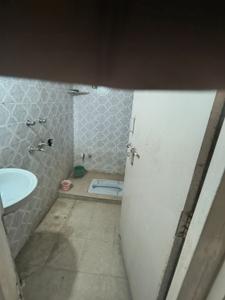 Bathroom Image of 750 Sq.ft 2 BHK Independent House for rent in Kapil Nagar Bilaspur for Rs. 13500