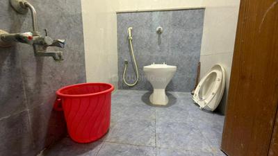 Bathroom Image of 1800 Sq.ft 4 BHK Apartment / Flat for sale in Bhayli Vadodara for Rs. 9000000