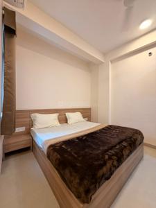 Bedroom Image of 1200 Sq.ft 2 BHK Apartment / Flat for rent in L I G Colony Indore for Rs. 22000