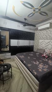 Bedroom Image of 100 Sq.ft 2.5 BHK Builder Floor for rent in Krishna Nagar New Delhi for Rs. 20000