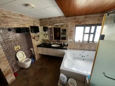 Image of 3346 Sq.ft 3 BHK Villa for sale in Sola, Ahmedabad for Rs. 42500000