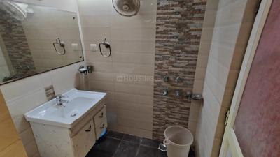 Bathroom Image of 650 Sq.ft 1 BHK Builder Floor for rent in Chittaranjan Park New Delhi for Rs. 35000