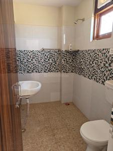 Bathroom Image of 950 Sq.ft 2 BHK Apartment / Flat for sale in Kishore Bandhu Navsheel Tower, Kalyanpur Kanpur for Rs. 4500000