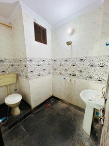 Bathroom Image of 650 Sq.ft 2 BHK Builder Floor for rent in Hastsal New Delhi for Rs. 9000