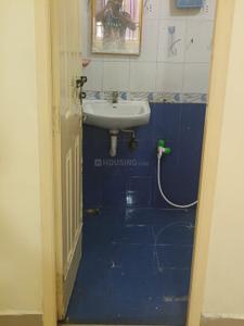 Bathroom Image of 600 Sq.ft 1 BHK Apartment / Flat for rent in Velachery Chennai for Rs. 20000