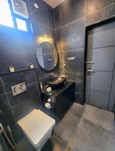 Bathroom Image of 1600 Sq.ft 4 BHK Independent House for rent in Narayan Shrusti Duplex, Sherpura Bharuch for Rs. 21000