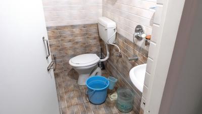 Bathroom Image of 600 Sq.ft 1 BHK Apartment / Flat for rent in Laabham Residency EWS LIG Block, Pipliyahana Indore for Rs. 14000
