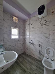 Bathroom Image of 1410 Sq.ft 2 BHK Builder Floor for rent in Six Mile Guwahati for Rs. 17000