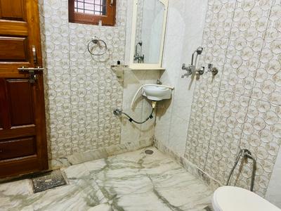 Bathroom Image of 1800 Sq.ft 3 BHK Builder Floor for rent in Civil Lines Gurgaon for Rs. 35000