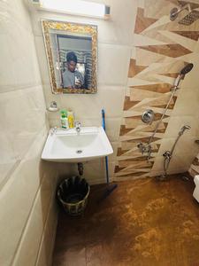 Bathroom Image of 260 Sq.ft 1 RK Apartment / Flat for rent in Worli Mumbai for Rs. 35000