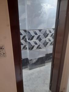 Bathroom Image of 900 Sq.ft 2 BHK Builder Floor for rent in Preet Vihar New Delhi for Rs. 25000