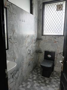 Bathroom Image of 1800 Sq.ft 2 BHK Builder Floor for rent in Vasant Kunj New Delhi for Rs. 40000