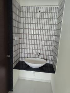 Bathroom Image of 1560 Sq.ft 3 BHK Apartment / Flat for rent in Sentosa Pride , Punawale Pune for Rs. 33000