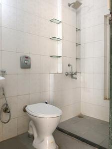 Common Bathroom Image of 700 Sq.ft 2 BHK Apartment / Flat for rent in Rosa Manhattan, Hiranandani Estate Thane for Rs. 44000