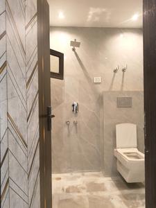 Common Bathroom One Image of 1000 Sq.ft 2 BHK Builder Floor for sale in Vaishali Ghaziabad for Rs. 6200000