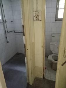 Bathroom Image of 650 Sq.ft 1 BHK Apartment / Flat for rent in Kothrud Pune for Rs. 15000