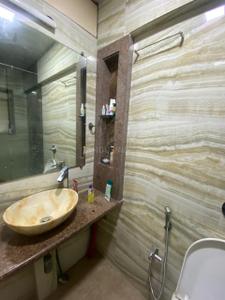 Bathroom Image of 1265 Sq.ft 3 BHK Apartment / Flat for sale in Giriraj Govardhan Nagar, Kandivali West Mumbai for Rs. 34500000