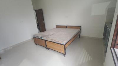 Bedroom Image of 650 Sq.ft 1 RK Apartment / Flat for rent in Sector 35 Noida for Rs. 18000
