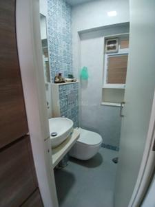 Bathroom Image of 891 Sq.ft 1.5 BHK Apartment / Flat for rent in Bismillah Castle, Nagpada Mumbai for Rs. 70000
