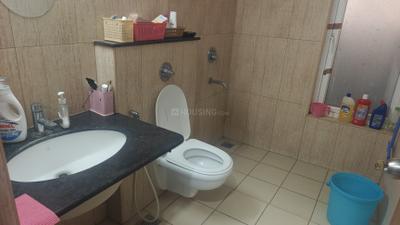 Bathroom Image of 633 Sq.ft 1 BHK Apartment / Flat for rent in Vaswani Menlo Park, Munnekollal Bengaluru for Rs. 35000