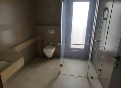 Bathroom Image of 2000 Sq.ft 5 BHK Apartment / Flat for rent in Piramal Aranya, Byculla Mumbai for Rs. 366000