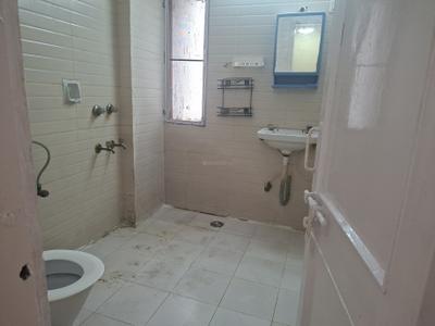 Image of 1300 Sq.ft 3 BHK Apartment / Flat for rent in Bathal apartment, Patparganj, New Delhi for Rs. 35500