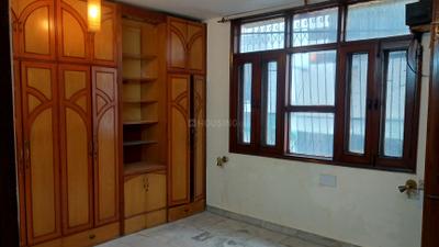 Bedroom Image of 1800 Sq.ft 3 BHK Builder Floor for rent in East Of Kailash New Delhi for Rs. 50000