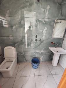 Bathroom Image of 1050 Sq.ft 2 BHK Apartment / Flat for rent in Defence Colony Ambala for Rs. 9000