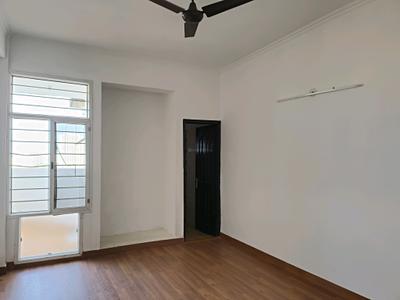 Bedroom Image of 1200 Sq.ft 2 BHK Apartment / Flat for sale in Jaipuria Sunrise Greens Premium, Indirapuram Ghaziabad for Rs. 11600000