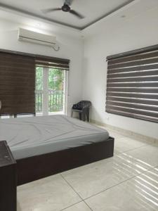Bedroom Image of 1850 Sq.ft 3 BHK Builder Floor for rent in Alaknanda New Delhi for Rs. 70000