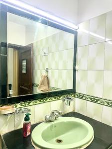 Bathroom Image of 1800 Sq.ft 6 BHK Independent House for sale in Sector 15 Gurgaon for Rs. 50000000