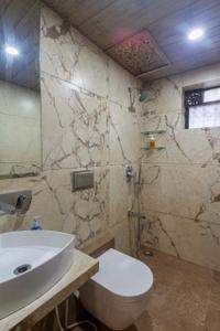 Bathroom Image of 3000 Sq.ft 4.5 BHK Villa for sale in Panchgani Mahabaleshwar for Rs. 50000000