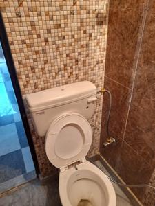 Bathroom Image of 780 Sq.ft 2 BHK Builder Floor for rent in Preet Vihar New Delhi for Rs. 18000