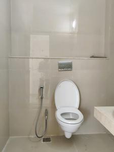 Bedroom One Image of 1050 Sq.ft 3 BHK Apartment / Flat for rent in Mulund West Mumbai for Rs. 80000