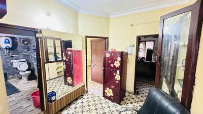 Hall Image of 750 Sq.ft 2 BHK Apartment / Flat for rent in Khatiwala Tank Indore for Rs. 16000