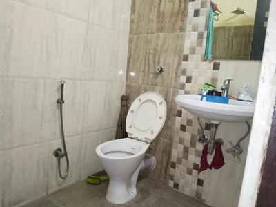 Bathroom Image of 1300 Sq.ft 3 BHK Apartment / Flat for sale in Picnic Garden Kolkata for Rs. 7400000