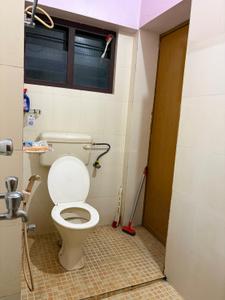 Bathroom Image of 150 Sq.ft 1 RK Apartment / Flat for rent in Thycaud Thiruvananthapuram for Rs. 10000