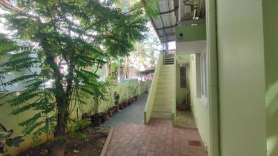 Balcony Image of 1200 Sq.ft 2 BHK Independent House for rent in Vyttila Kochi for Rs. 32000