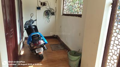 Balcony Image of 900 Sq.ft 2 BHK Builder Floor for rent in Rajajipuram Lucknow for Rs. 10000