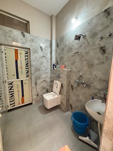 Bathroom Image of 1500 Sq.ft 1 BHK Builder Floor for rent in Railway Station Area Kota for Rs. 20000