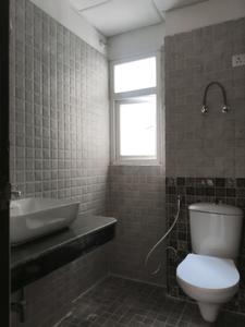 Common Bathroom Image of 1500 Sq.ft 3 BHK Apartment / Flat for sale in Shri Radha Aqua Garden, Noida Extension Greater Noida for Rs. 13600000