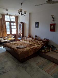 Bedroom Image of 9000 Sq.ft 4 BHK Builder Floor for sale in Kailash Colony New Delhi for Rs. 200000000