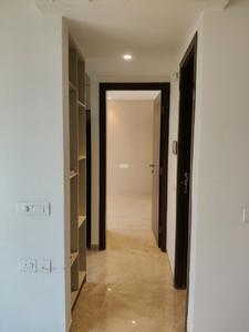 Passage Image of 650 Sq.ft 1 BHK Apartment / Flat for sale in Hiranandani Regent Hill A B C D And E Wing, Powai Mumbai for Rs. 18800000