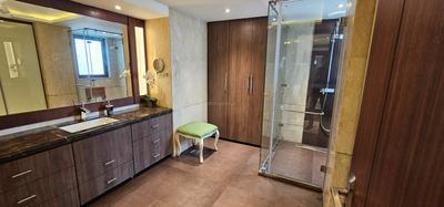 Bathroom Image of 8167 Sq.ft 6 BHK Apartment / Flat for sale in Ambience Caitriona, DLF Phase 3 Gurgaon for Rs. 260000000