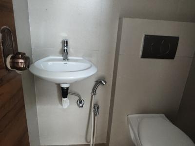 Image of 1050 Sq.ft 3 BHK Apartment / Flat for sale in JE And VEE Om Trimurti, Malad East, Mumbai for Rs. 33000000